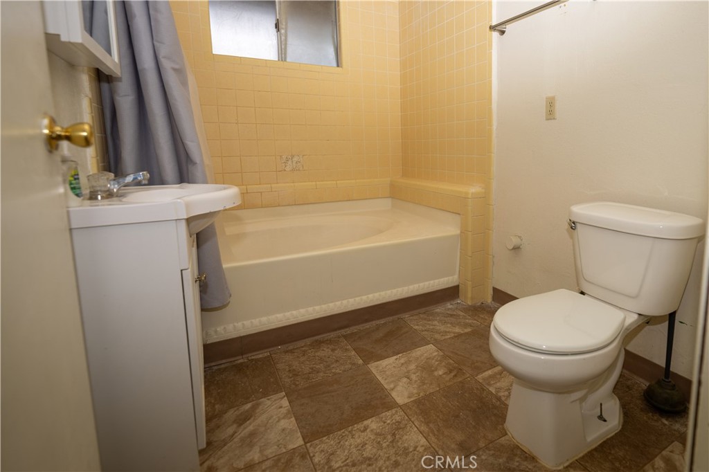 6973 Mission Property Photo 15
