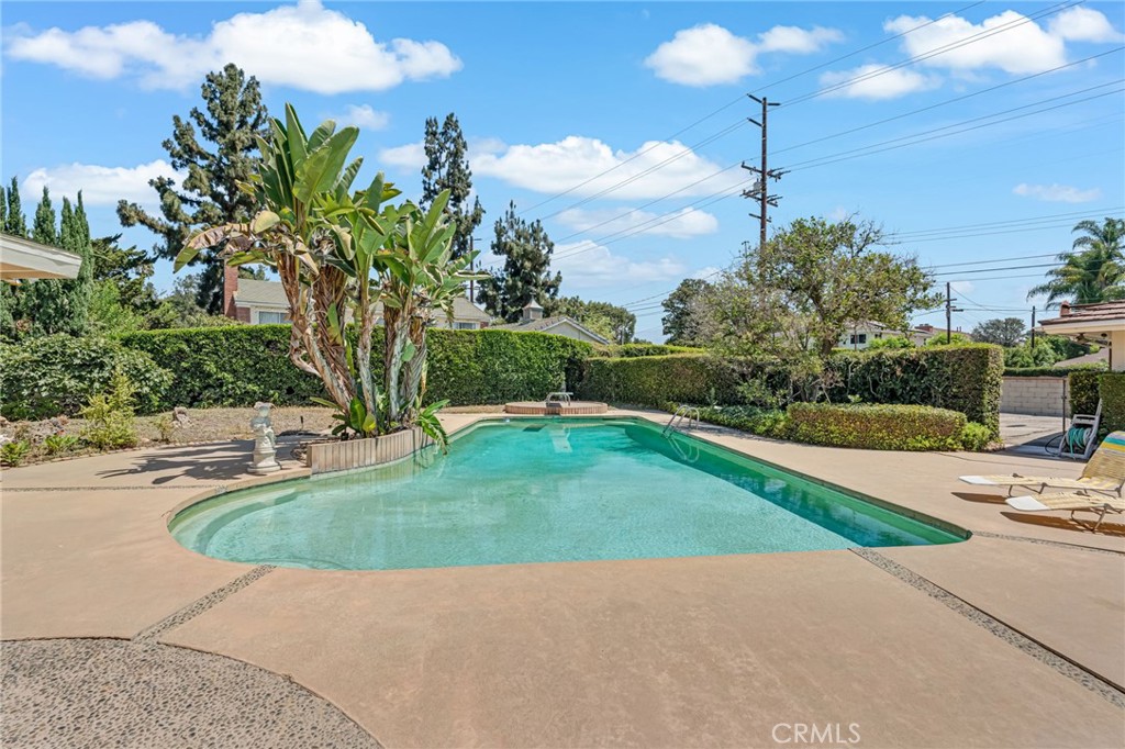 205 W Longden Property Photo 1