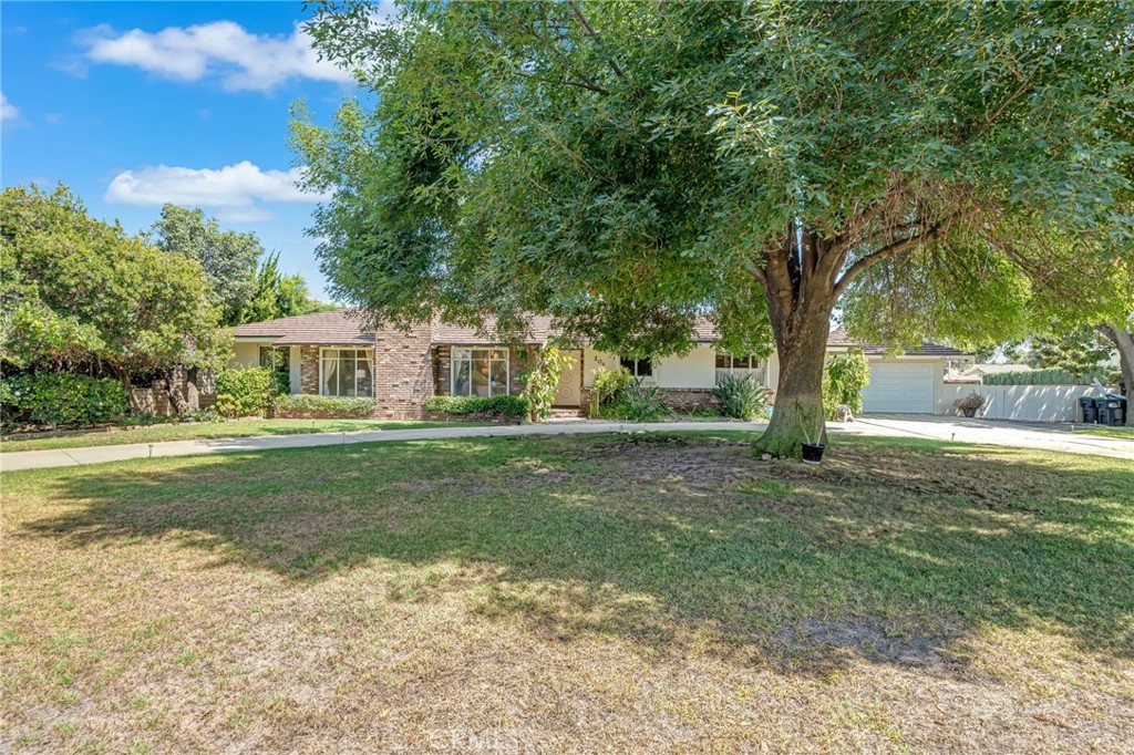 205 W Longden Property Photo 4