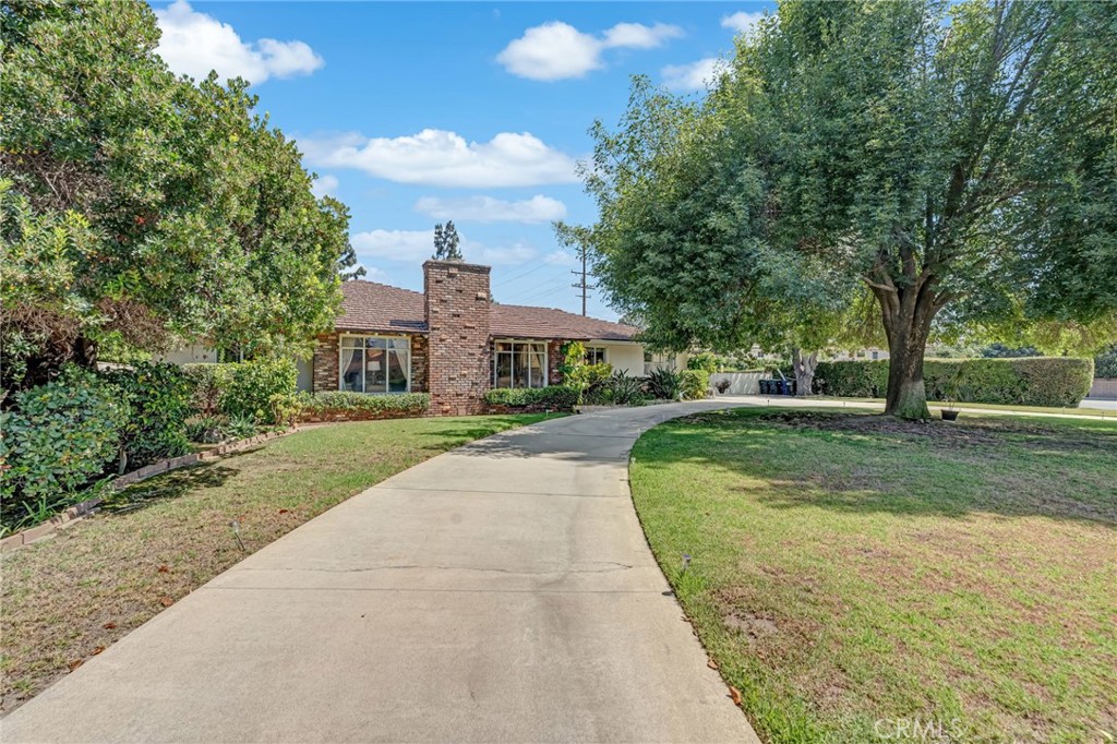 205 W Longden Property Photo 6