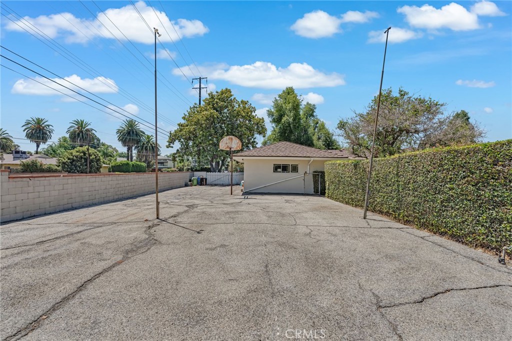205 W Longden Property Photo 45