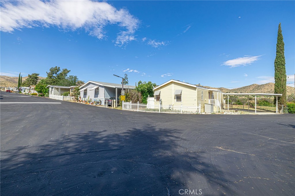 2501 Sierra Highway Property Photo 3