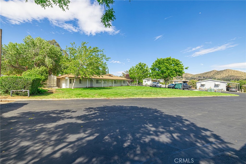 2501 Sierra Highway Property Photo 4