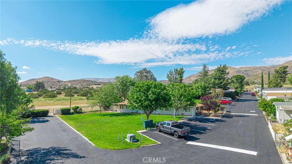 2501 Sierra Highway Property Photo 5