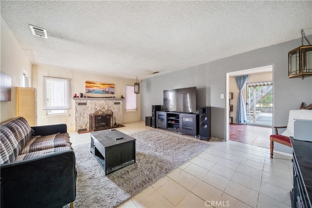 1449 E Bennett Avenue Property Photo 15