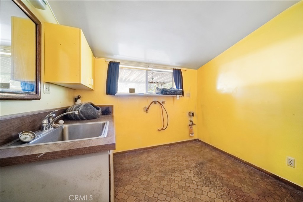 1449 E Bennett Avenue Property Photo 18