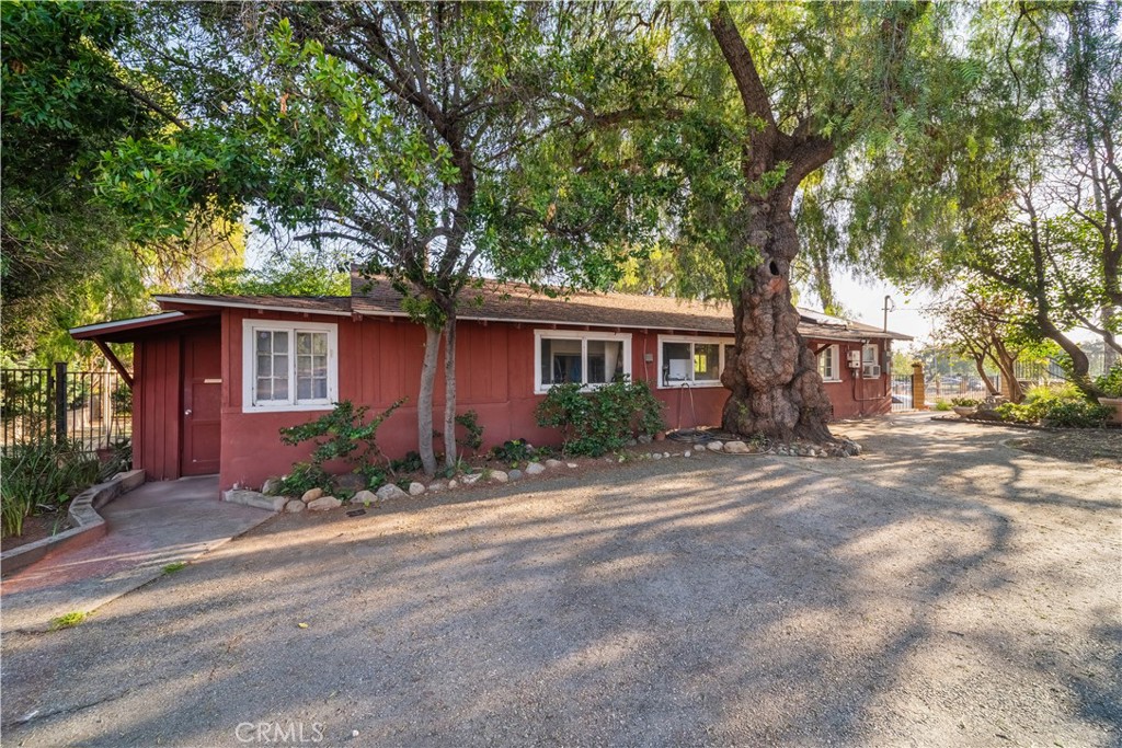 1449 E Bennett Avenue Property Photo 35