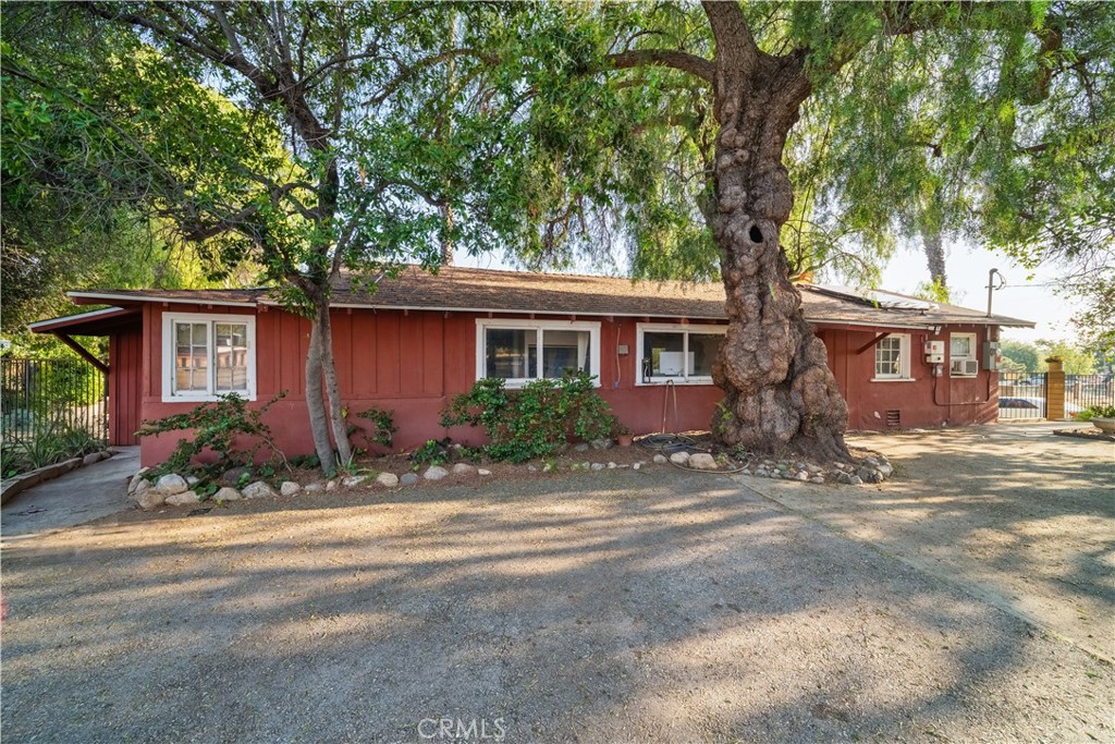 1449 E Bennett Avenue Property Photo 36