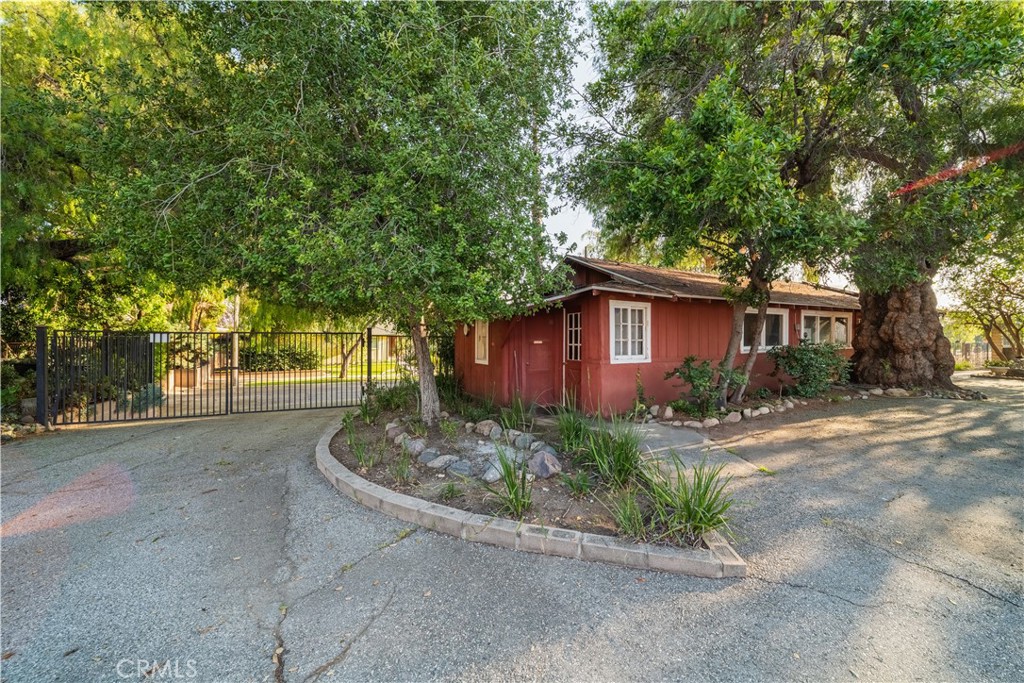 1449 E Bennett Avenue Property Photo 37