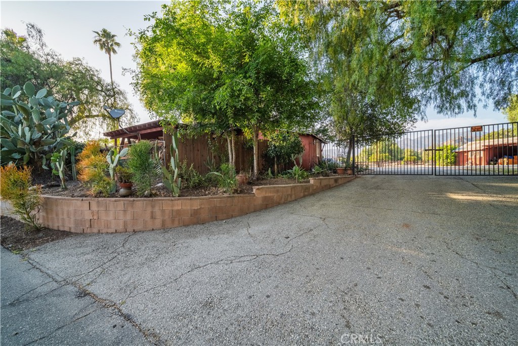 1449 E Bennett Avenue Property Photo 38