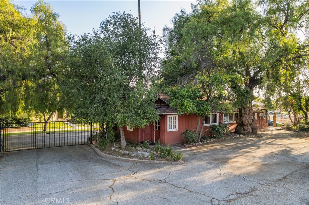 1449 E Bennett Avenue Property Photo 45