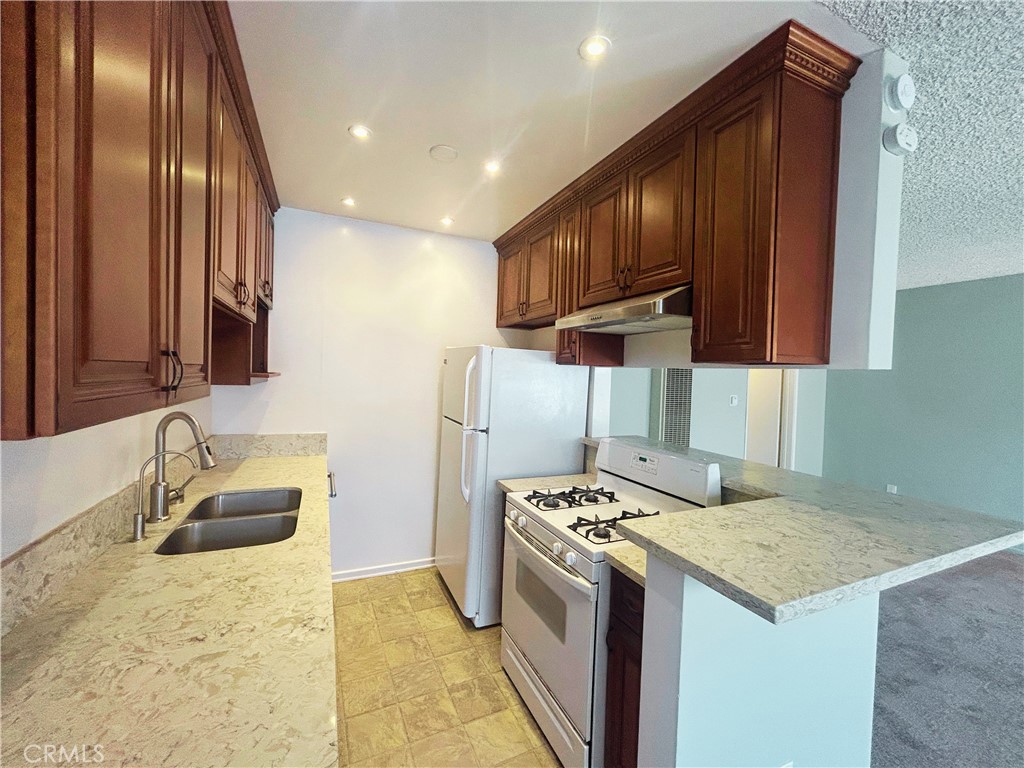 1522 S Centinela Ave 204 Property Photo 1