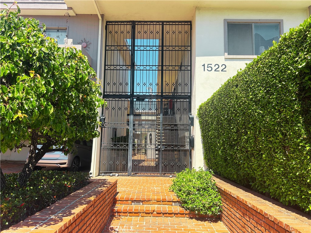 1522 S Centinela Ave 204 Property Photo 2