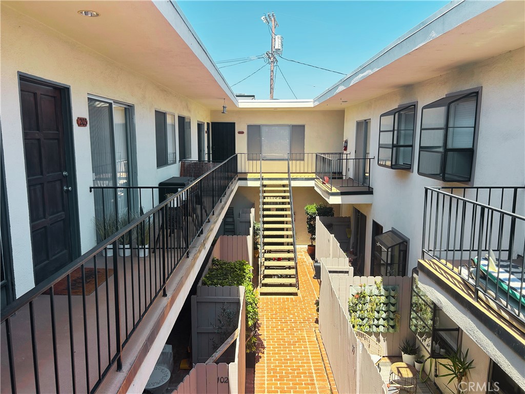 1522 S Centinela Ave 204 Property Photo 10