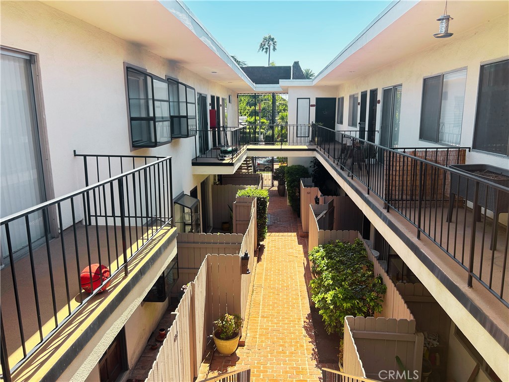 1522 S Centinela Ave 204 Property Photo 12