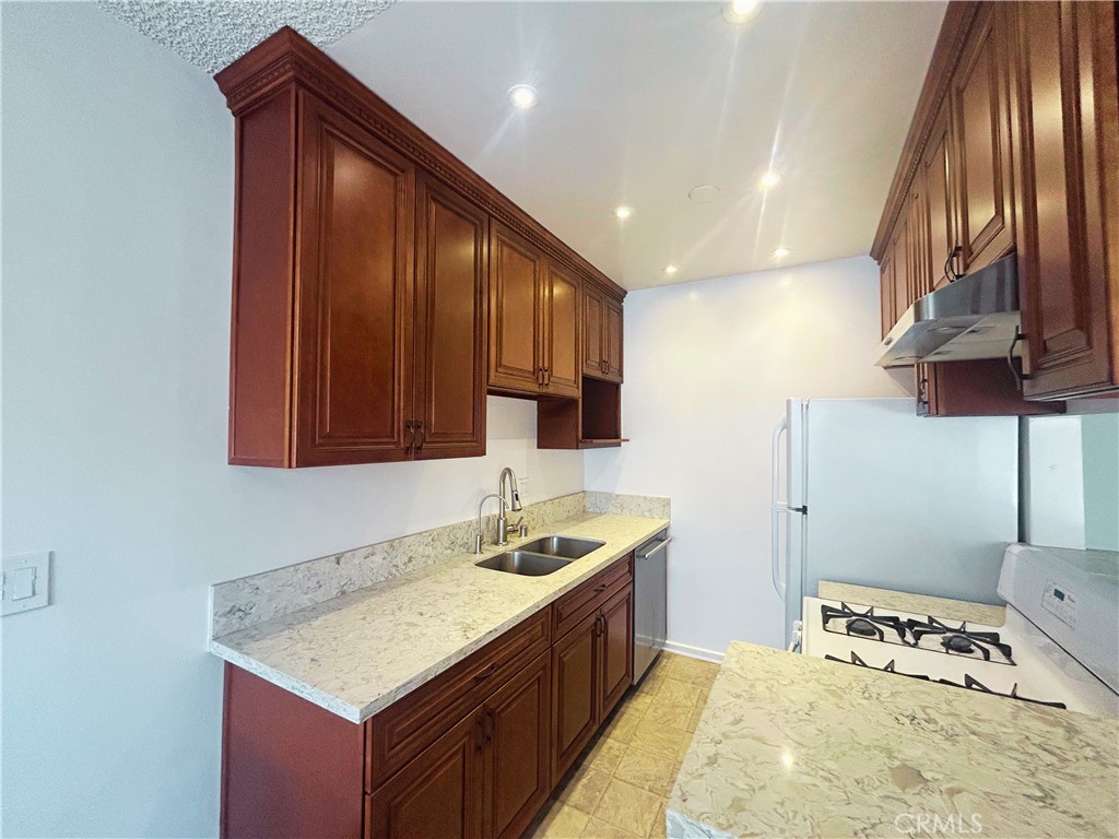 1522 S Centinela Ave 204 Property Photo 20