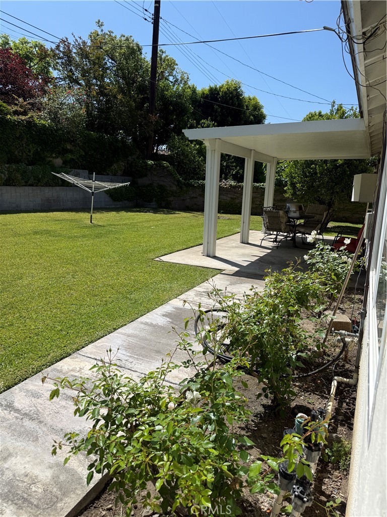 212 S Lone Hill Property Photo 10