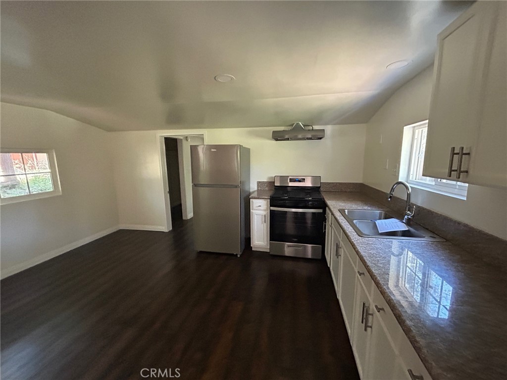 22951 Redwood Property Photo 2