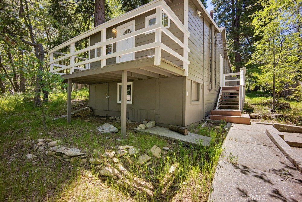 22951 Redwood Property Photo 3