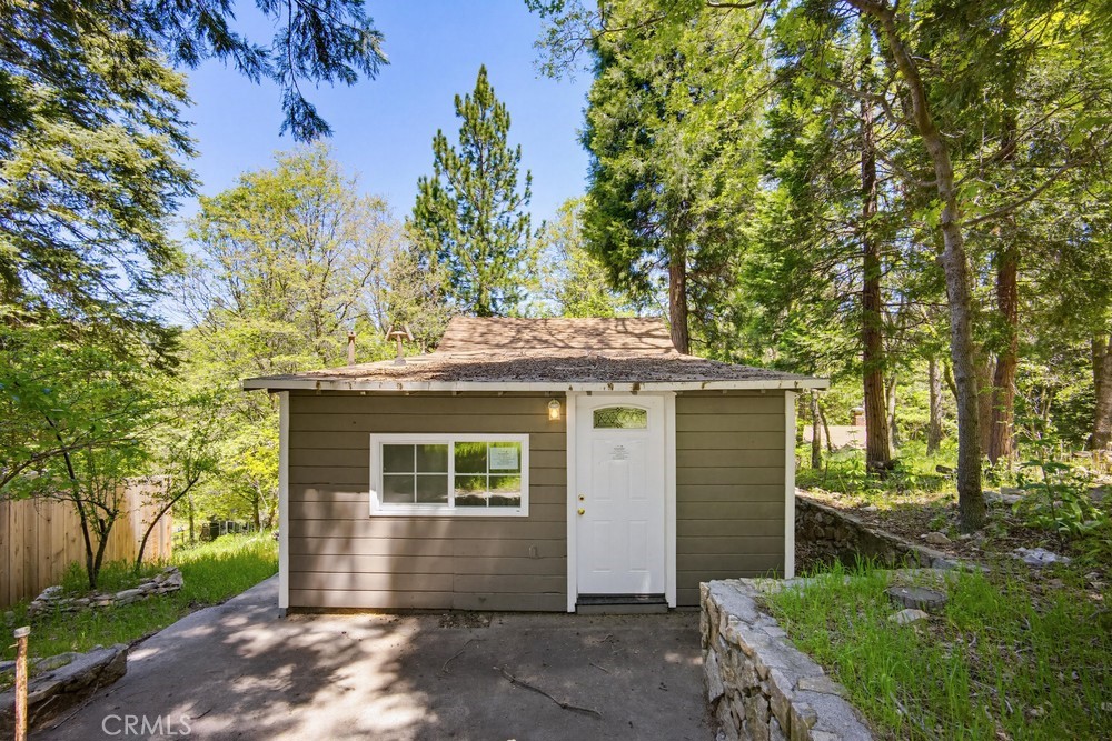 22951 Redwood Property Photo 6