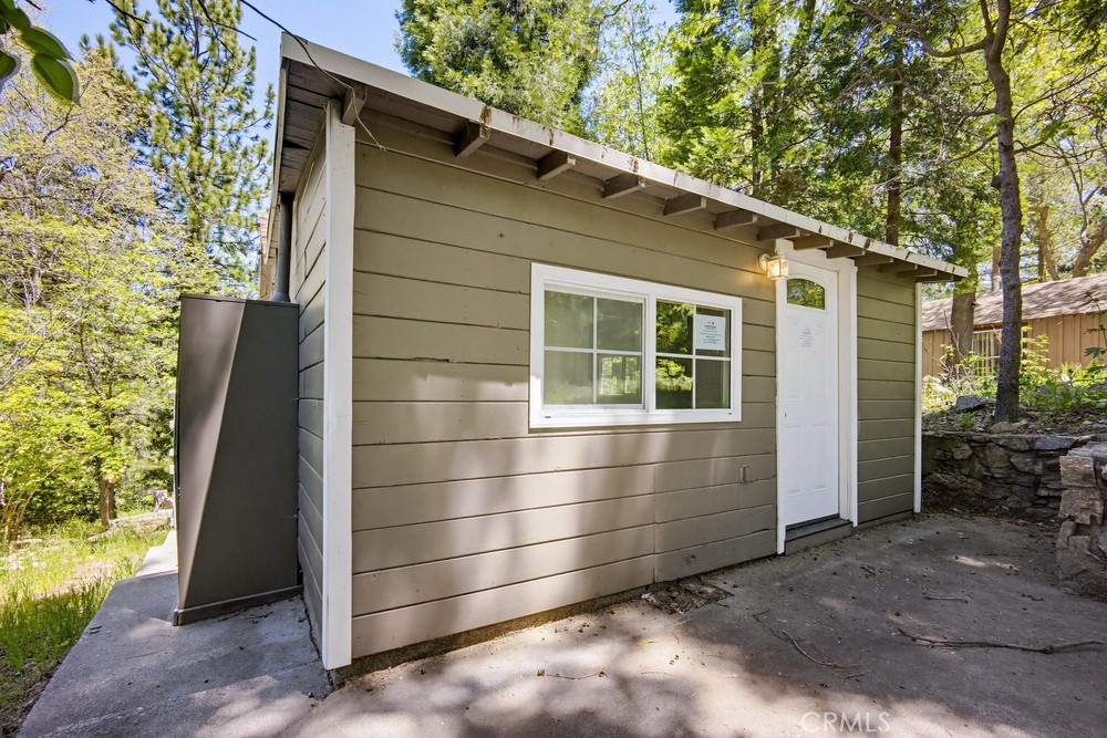 22951 Redwood Property Photo 7