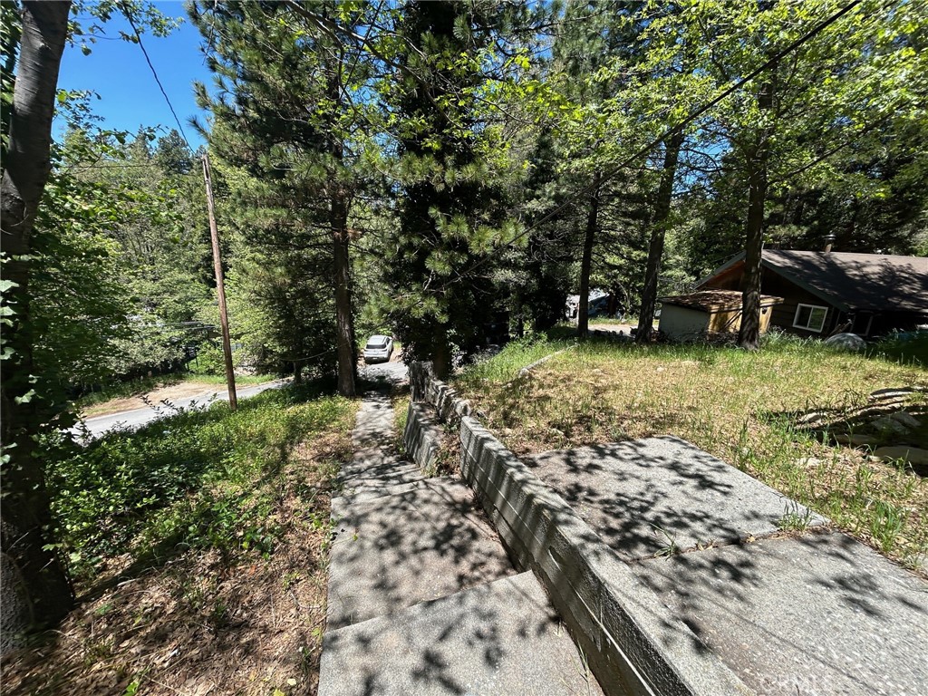 22951 Redwood Property Photo 8
