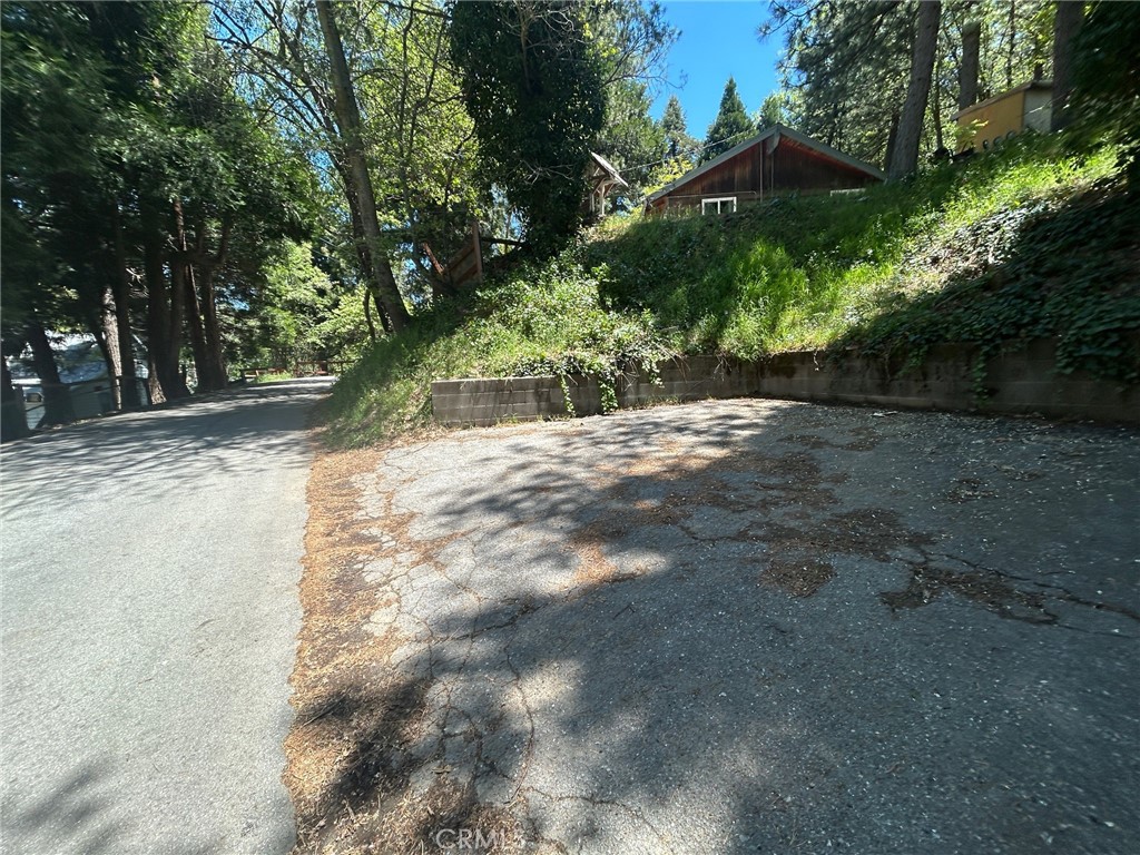 22951 Redwood Property Photo 9