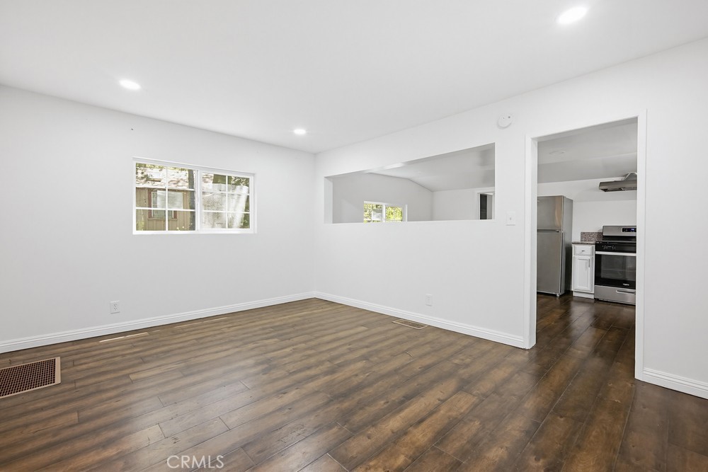 22951 Redwood Property Photo 9