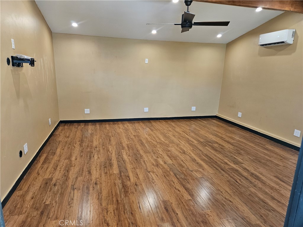 1252 E Walnut Property Photo 13
