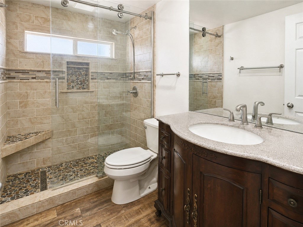 1252 E Walnut Property Photo 15