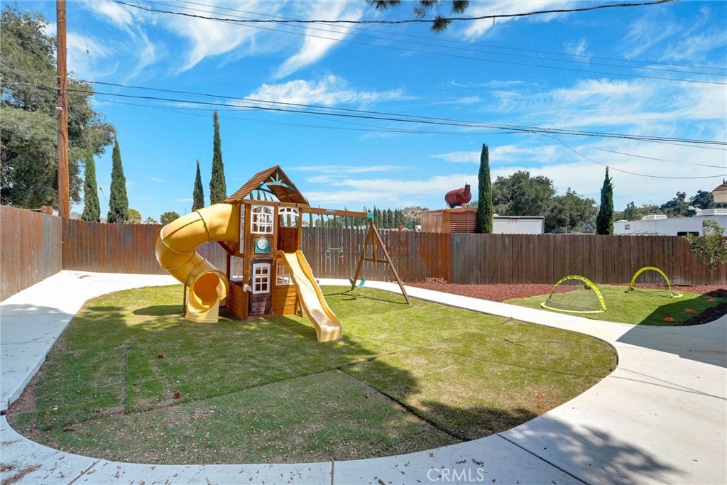 1252 E Walnut Property Photo 19