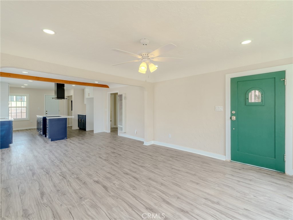 4638 Pine Property Photo 4