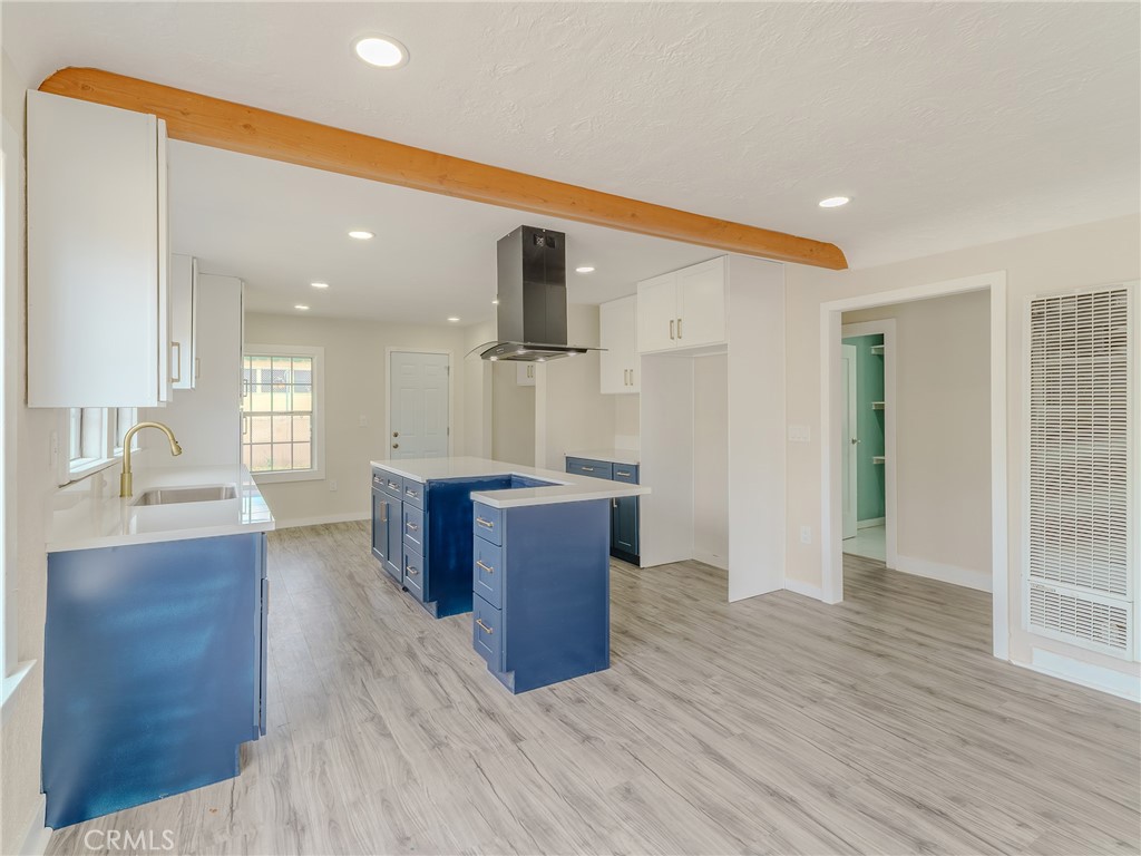 4638 Pine Property Photo 5