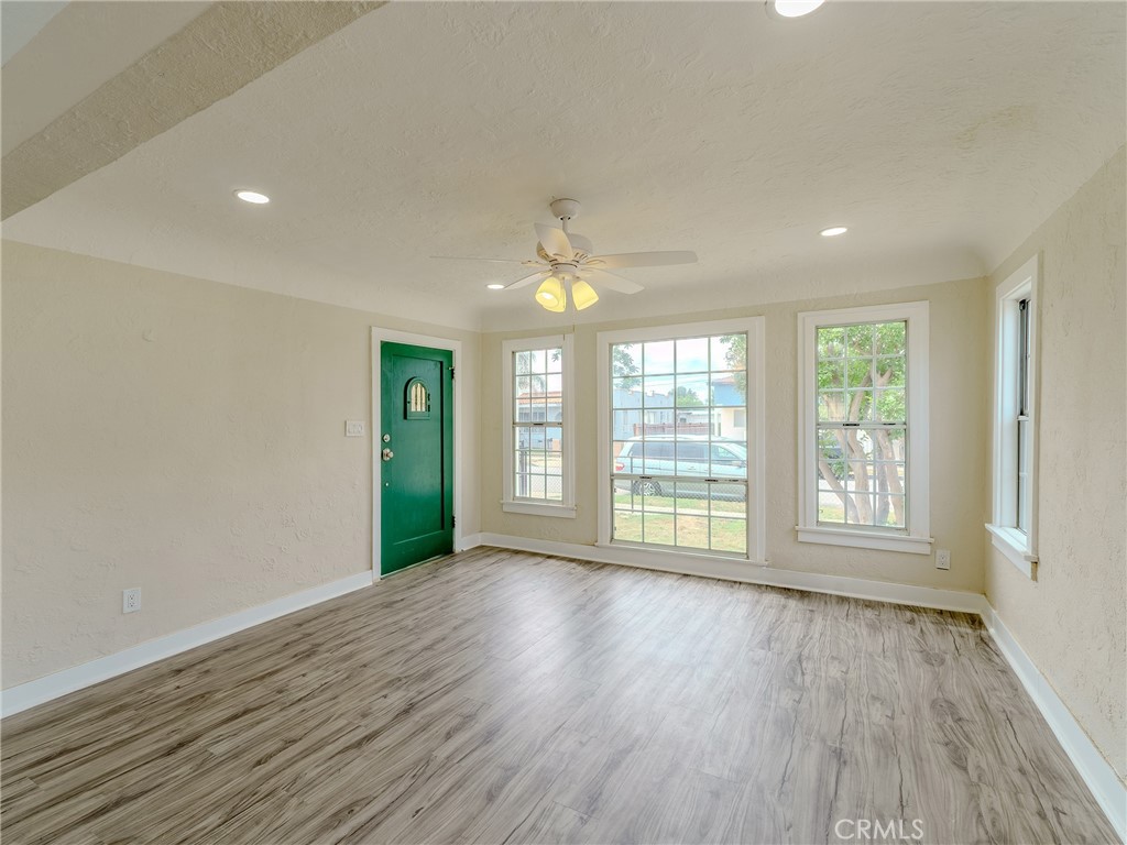4638 Pine Property Photo 7