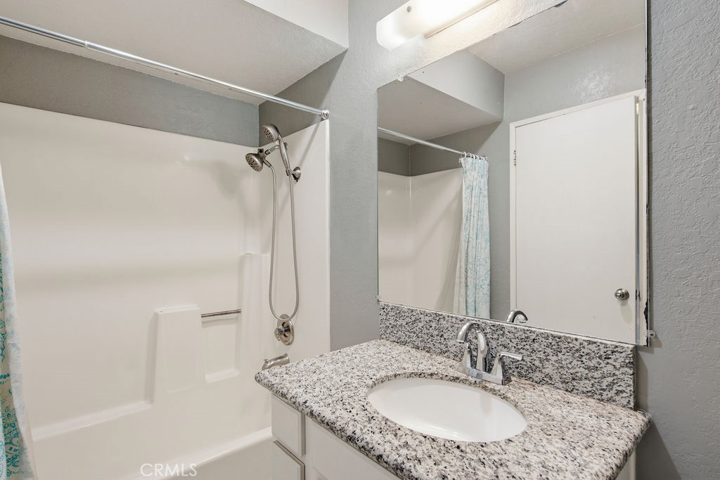 435 W 9th D5 Property Photo 6
