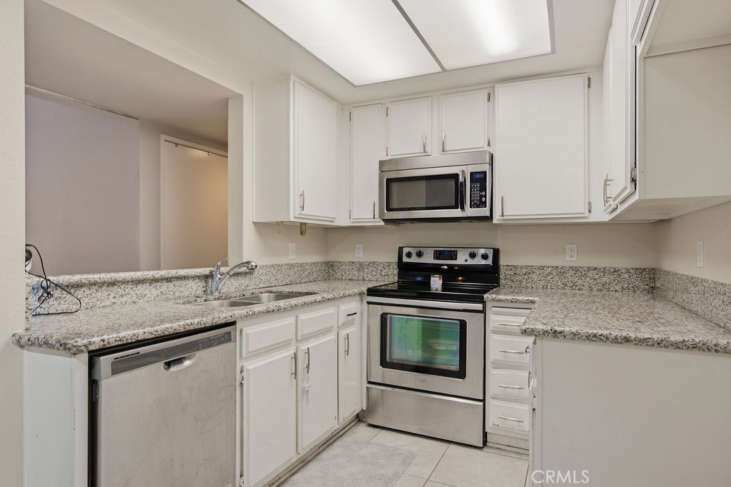 435 W 9th D5 Property Photo 18