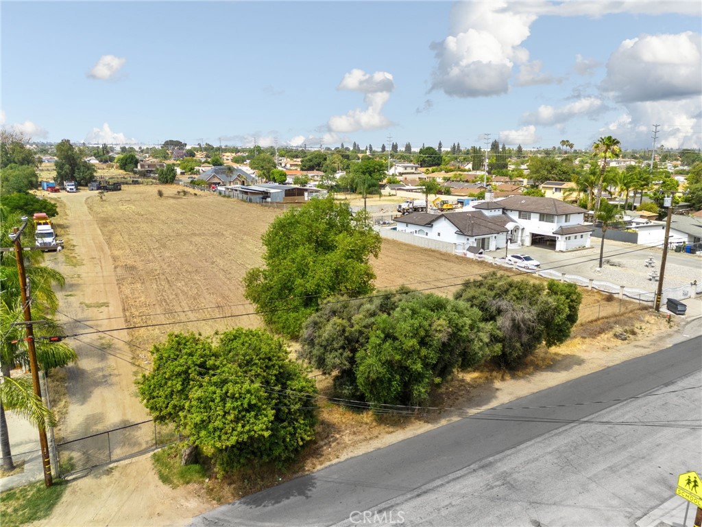 18438 Hawthorne Property Photo 2