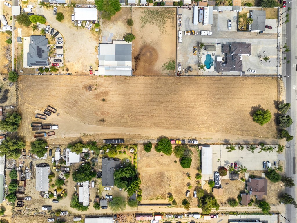 18438 Hawthorne Property Photo 4