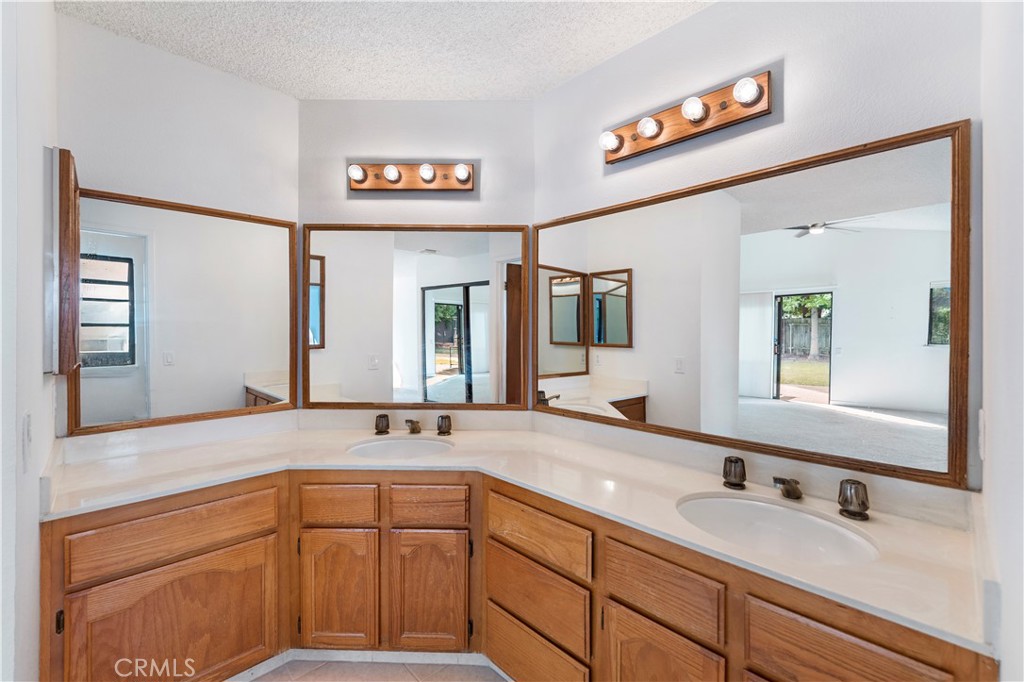 11142 Jordan River Court Property Photo 16