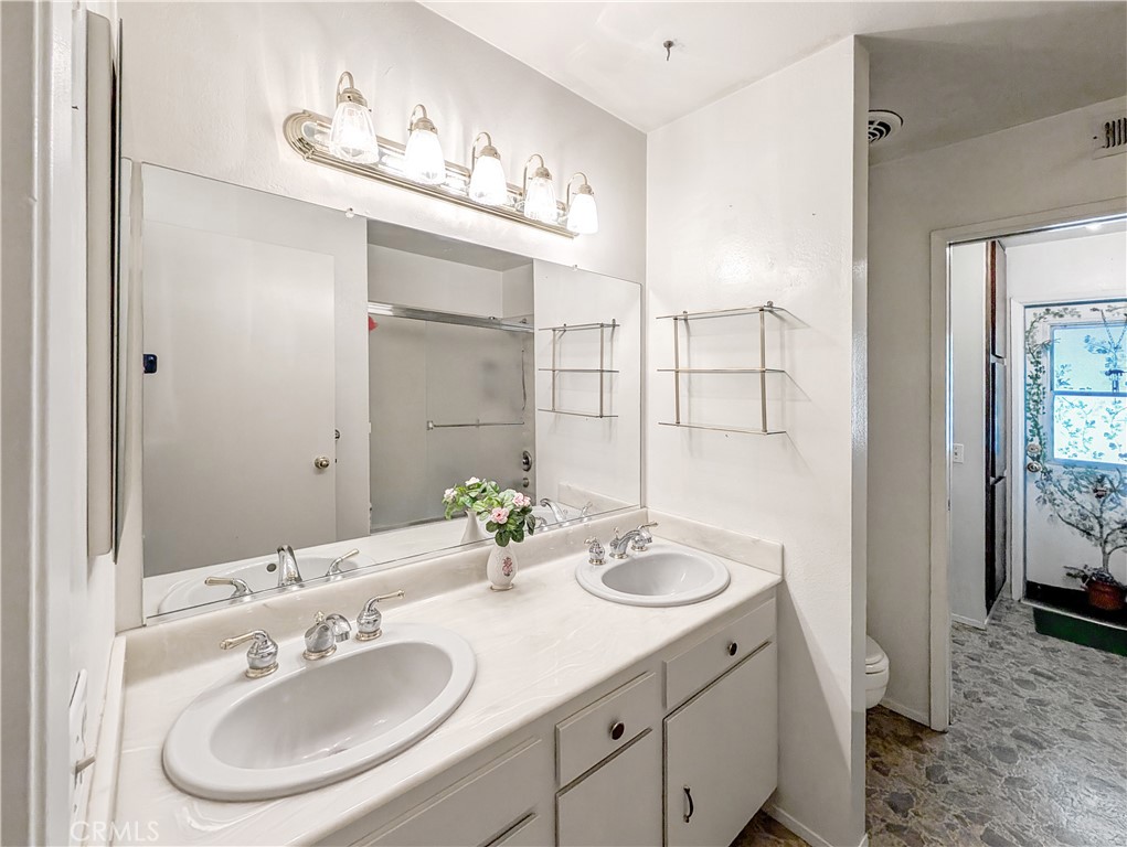 8845 Somerset Property Photo 13