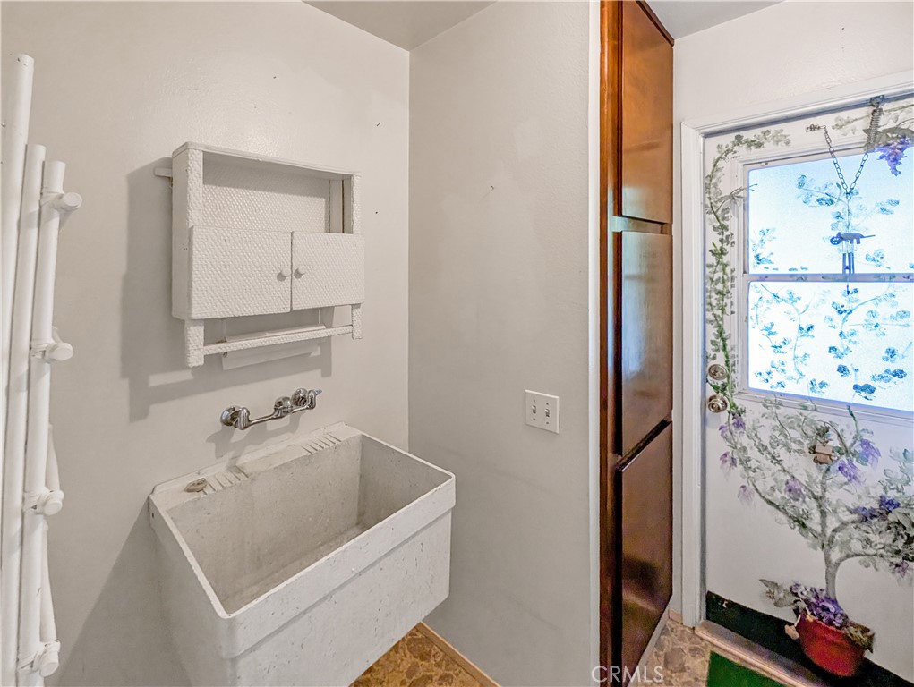 8845 Somerset Property Photo 14