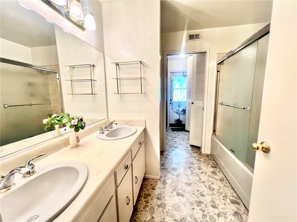 8845 Somerset Property Photo 16