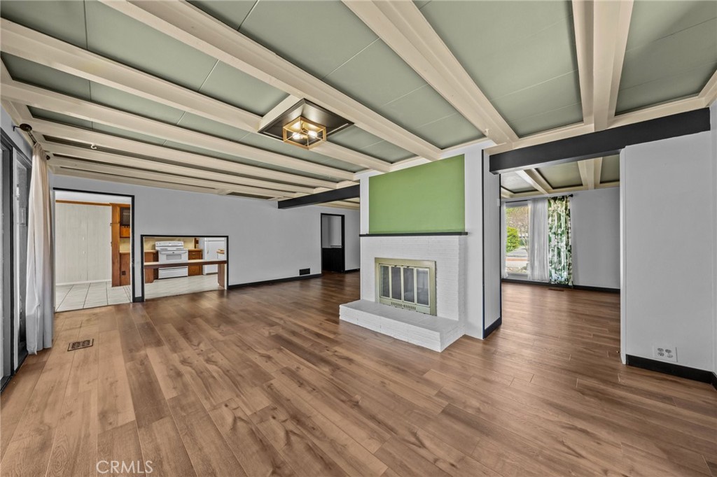 579 E 40th Property Photo 8
