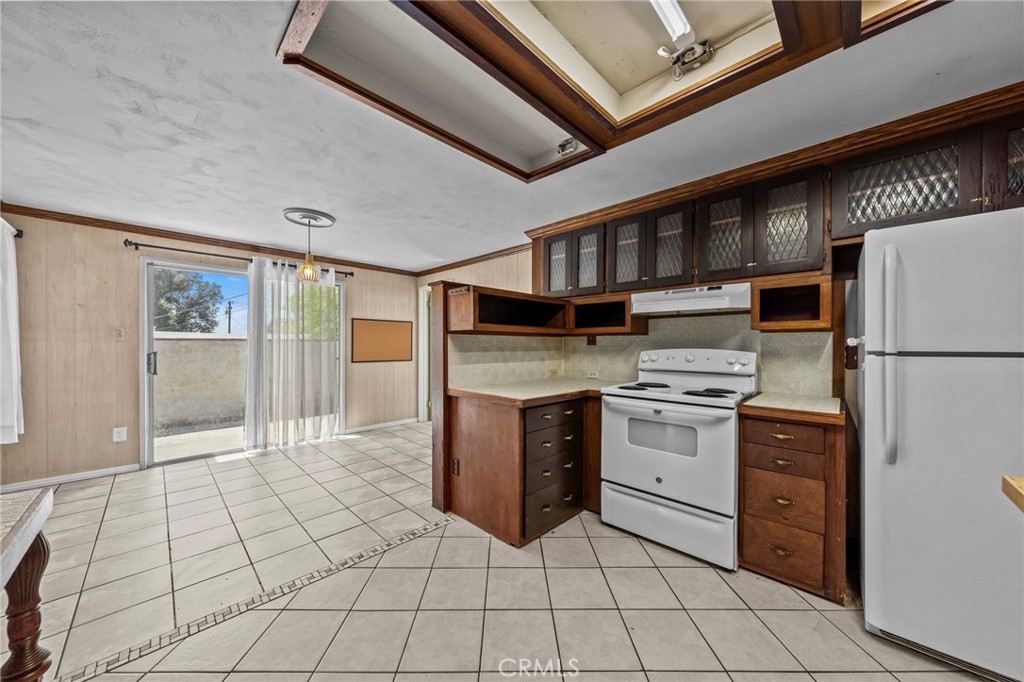 579 E 40th Property Photo 12