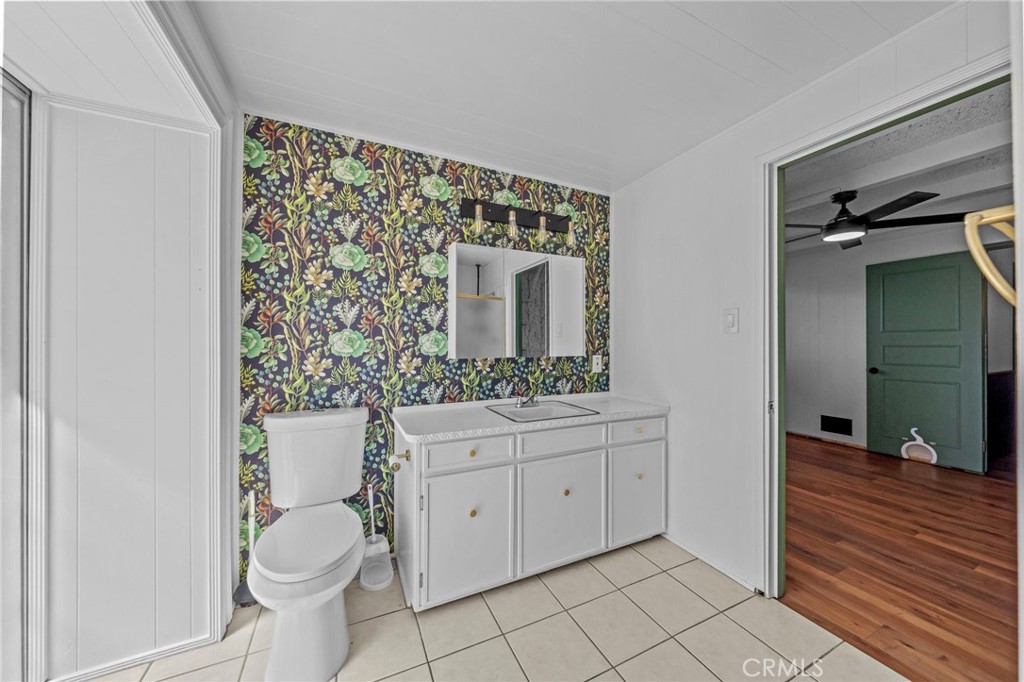 579 E 40th Property Photo 17