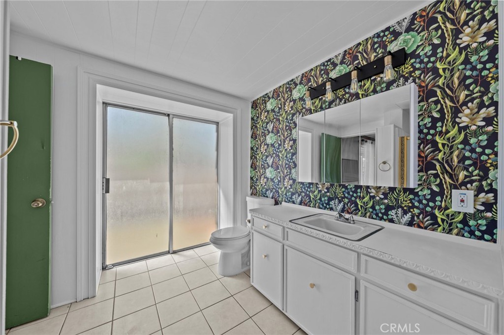 579 E 40th Property Photo 18