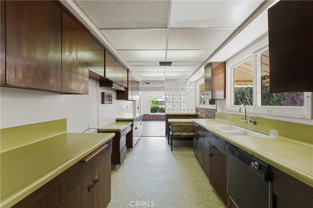 1630 Crest Vista Drive Property Photo 18