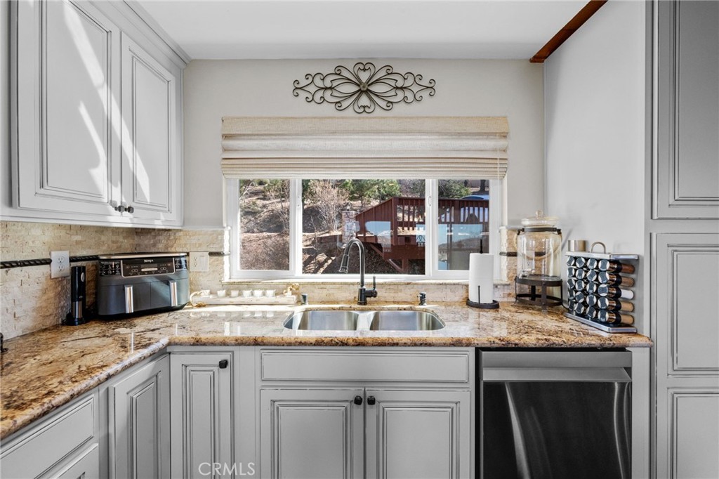 1430 Sequoia Property Photo 15