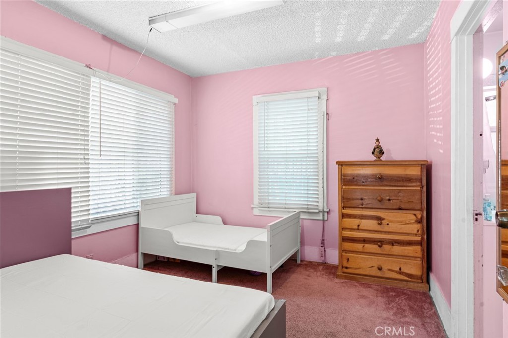 1059 N Wilton Place Property Photo 4