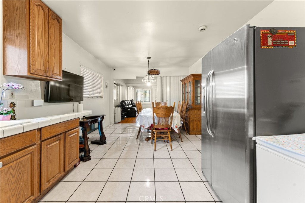 1059 N Wilton Place Property Photo 9